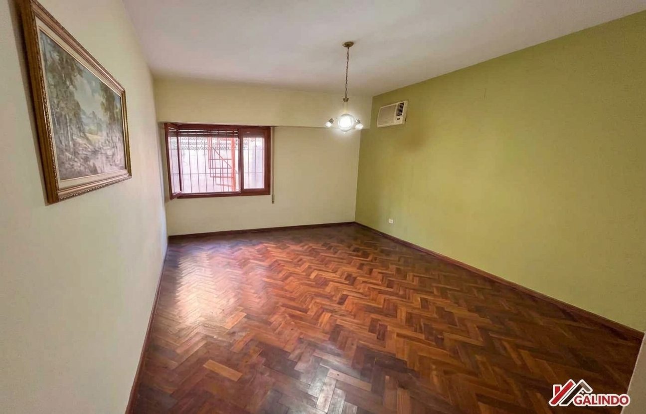 Casa 3 dormitorios cochera doble jardin y pileta