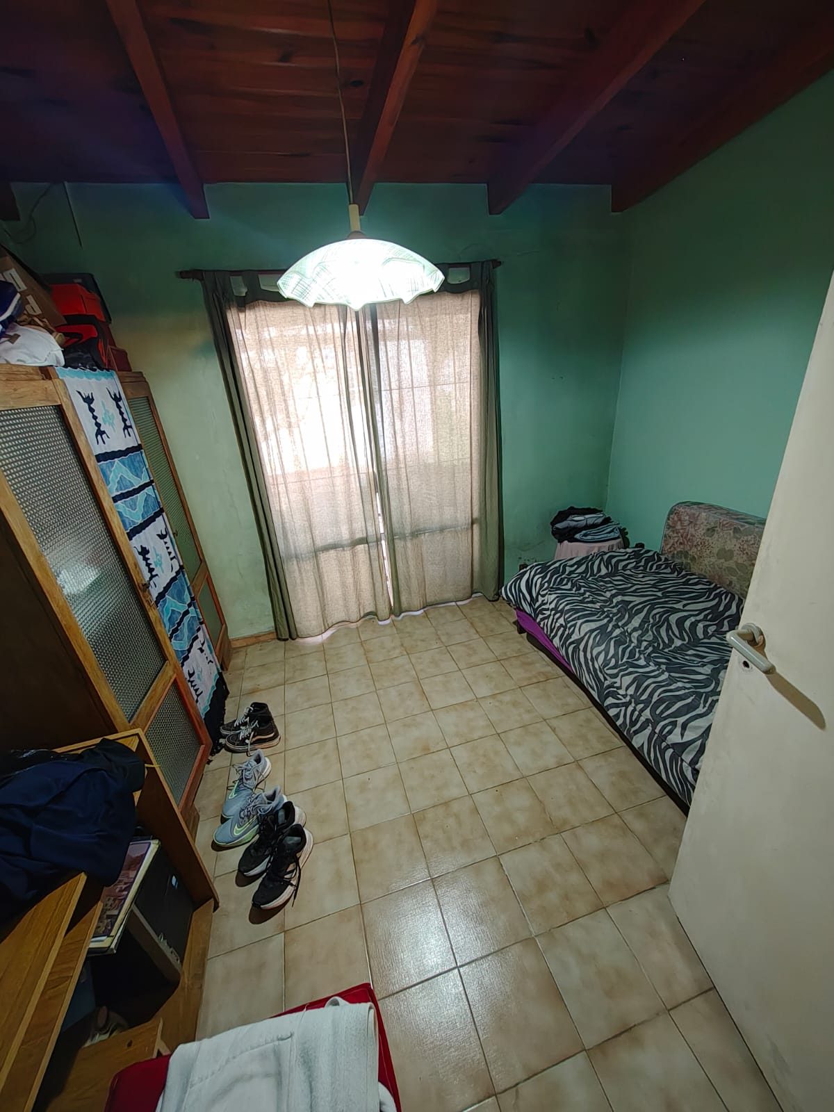 Casa interna por pasillo con patio