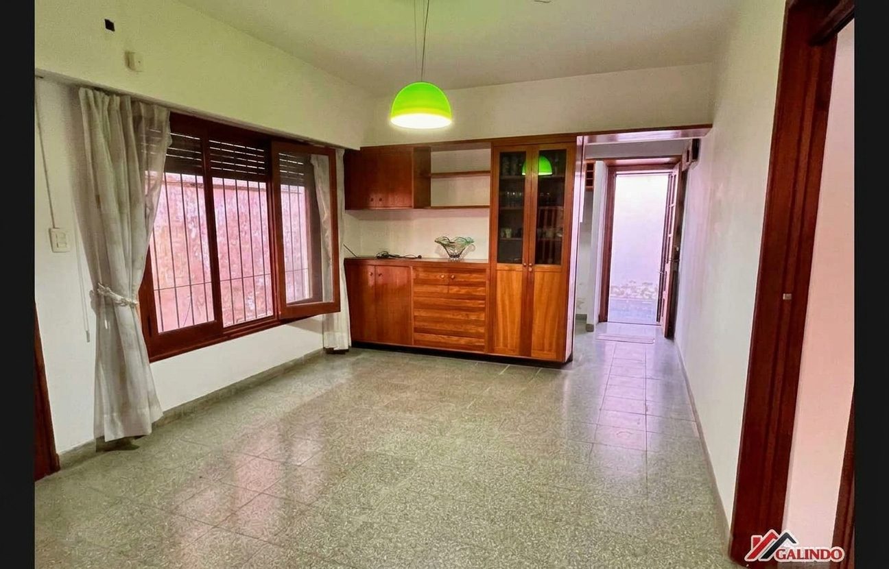 Casa 3 dormitorios cochera doble jardin y pileta