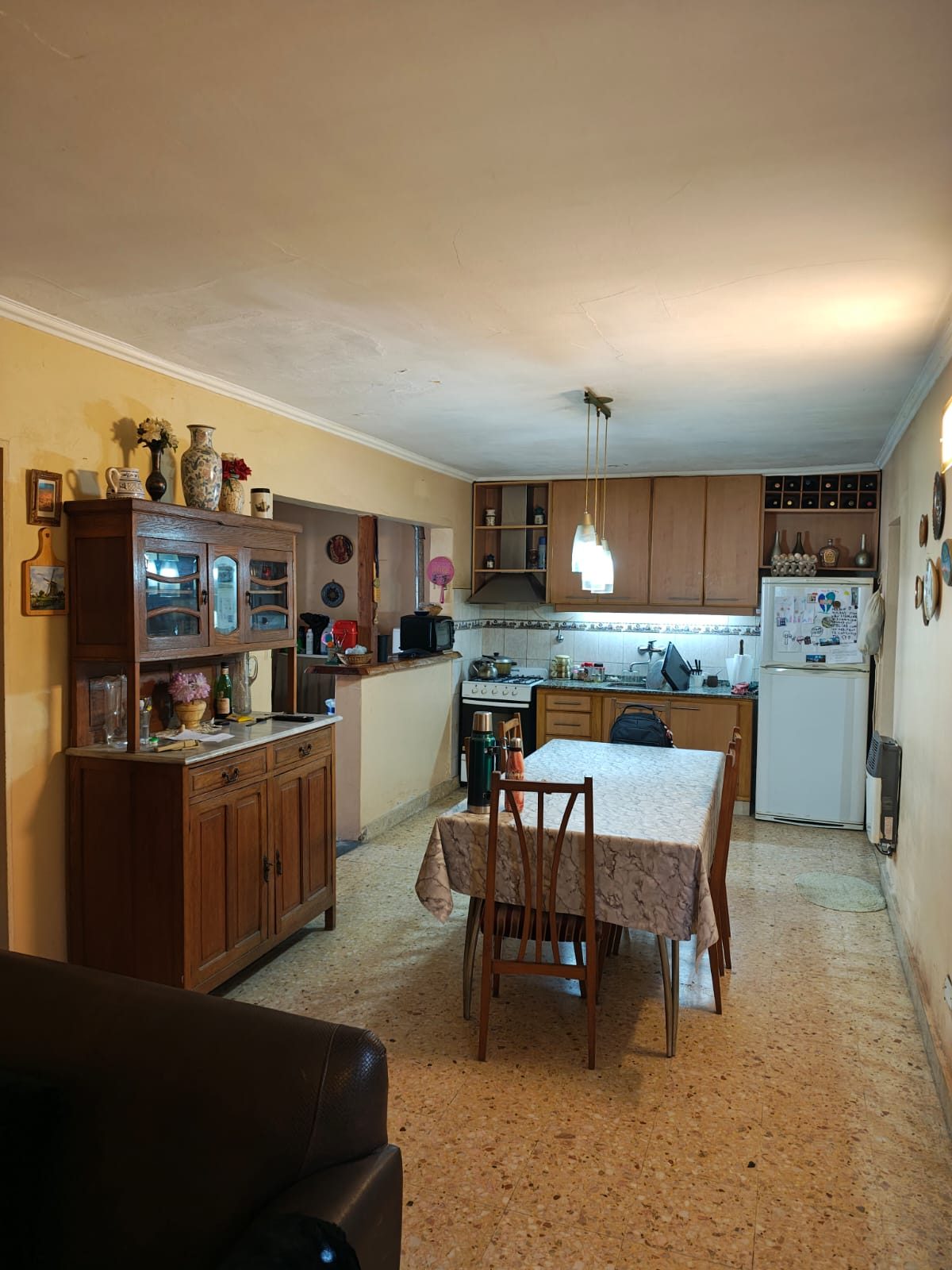 Casa interna por pasillo con patio