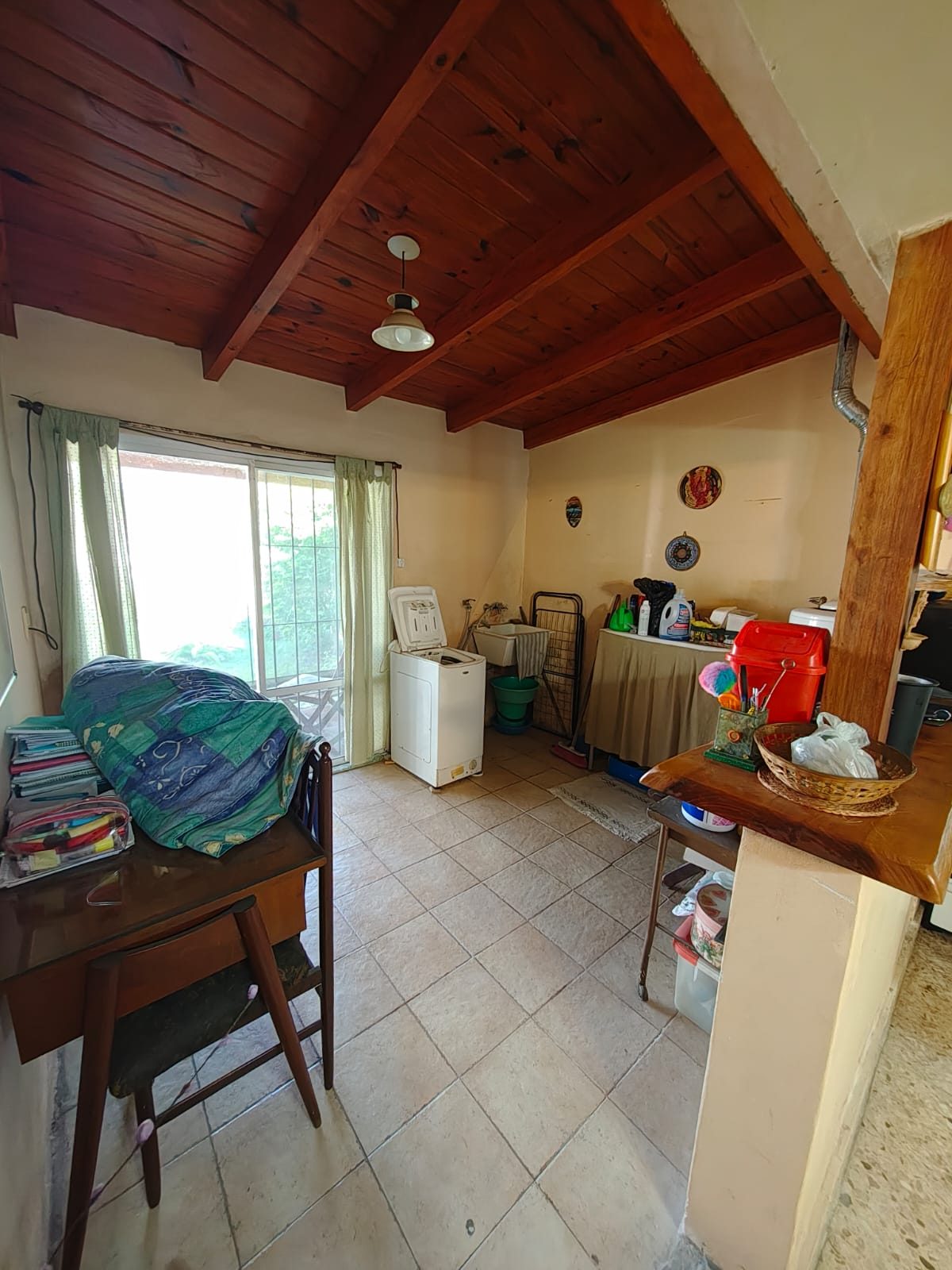 Casa interna por pasillo con patio