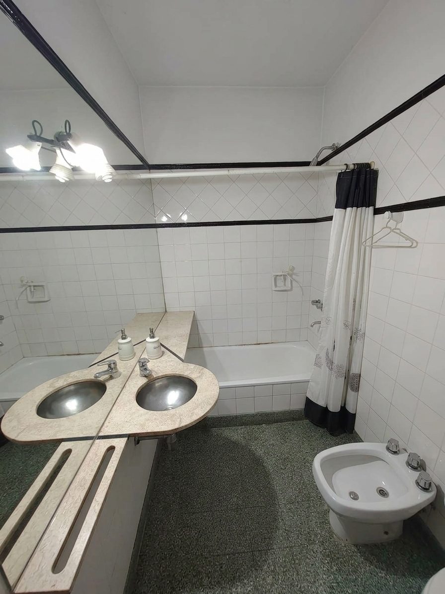 Casa 3 dormitorios cochera doble jardin y pileta